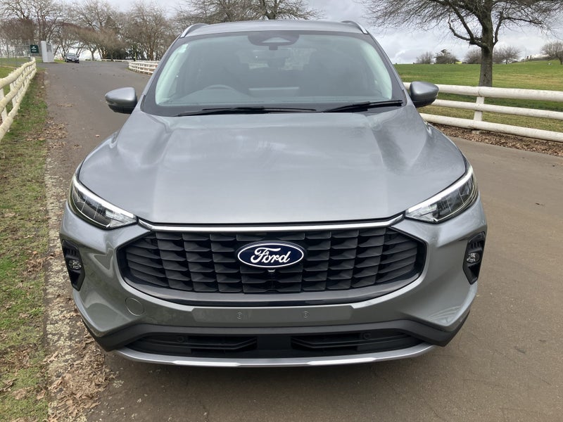 2025 Ford Escape Titanium 2.5 FWD image 2