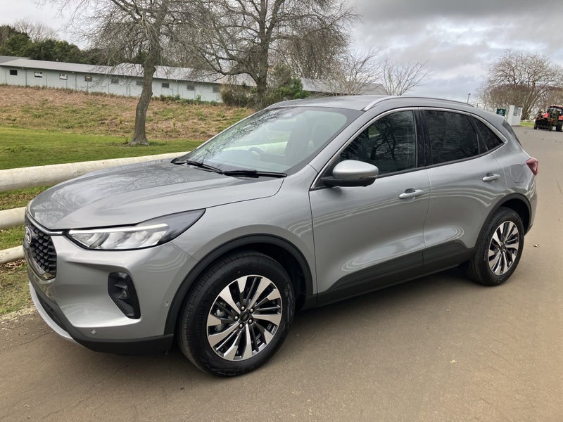 2025 Ford Escape Titanium 2.5 FWD image 3