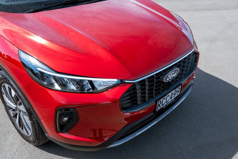 2025 Ford Escape Titanium 2.5 L Hybrid image 2