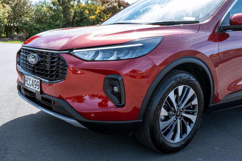 2025 Ford Escape Titanium 2.5 L Hybrid image 5