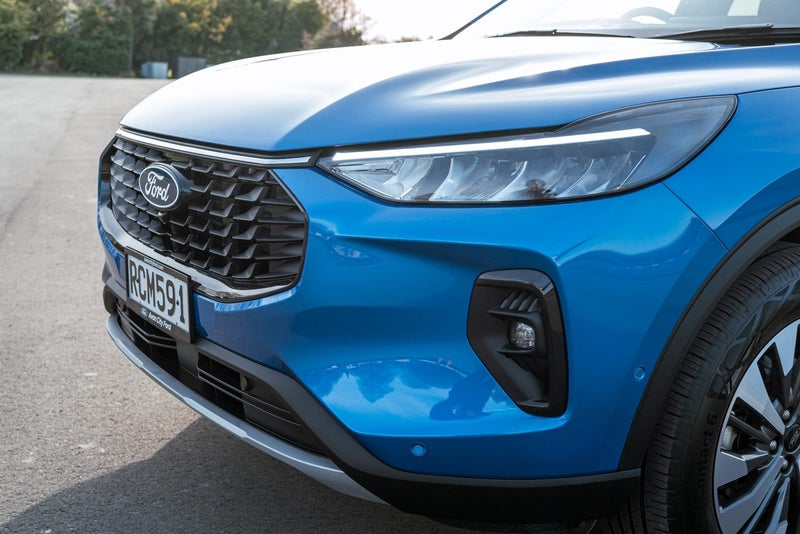 2025 Ford Escape Titanium 2.5 L Hybrid image 4