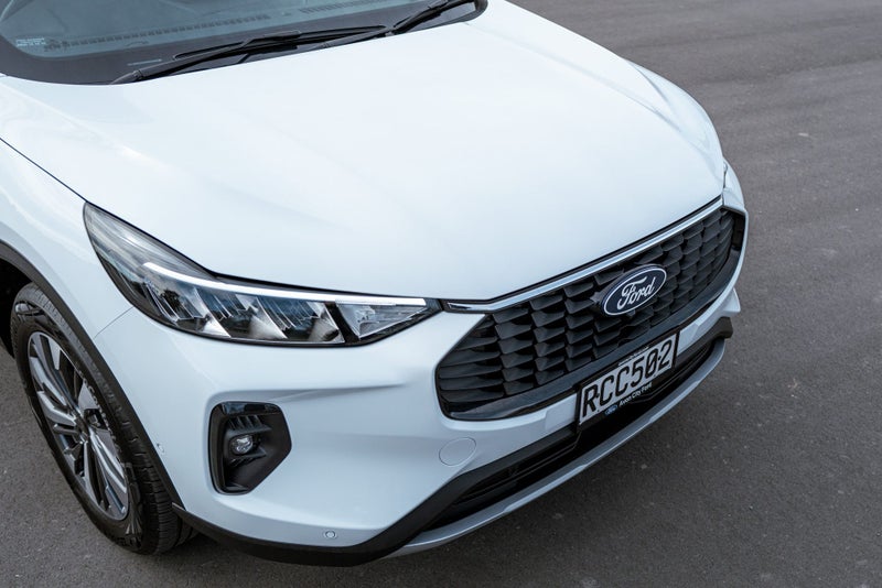 2025 Ford Escape Titanium 2.5 L Hybrid image 2