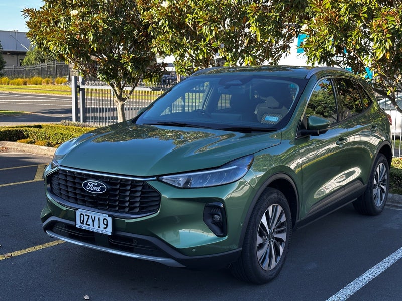 2025 Ford Escape Titanium 2.5L FHEV image 3