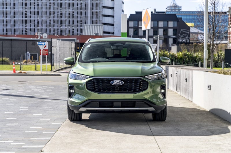 2025 Ford Escape Titanium 2.5P Hybrid image 3