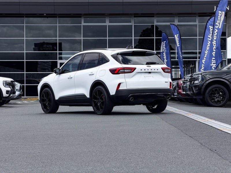 2025 Ford Escape Titanium 2.5Ph image 2