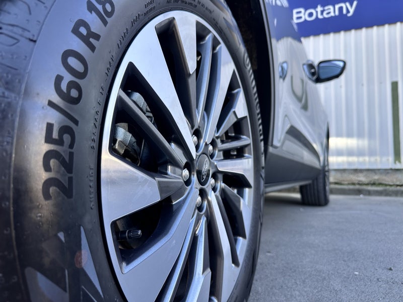 2025 Ford Escape Titanium 2.5Ph Hybrid image 5