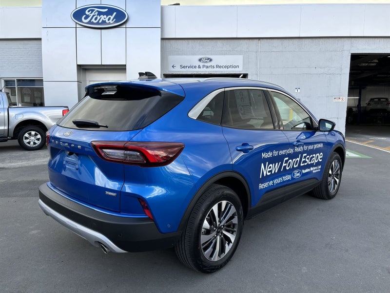 2025 Ford Escape TITANIUM image 3