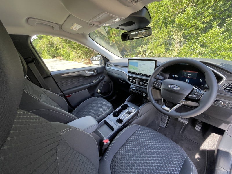 2025 Ford Escape Titanium FHEV image 2