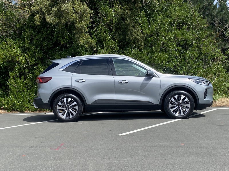 2025 Ford Escape Titanium FHEV image 4