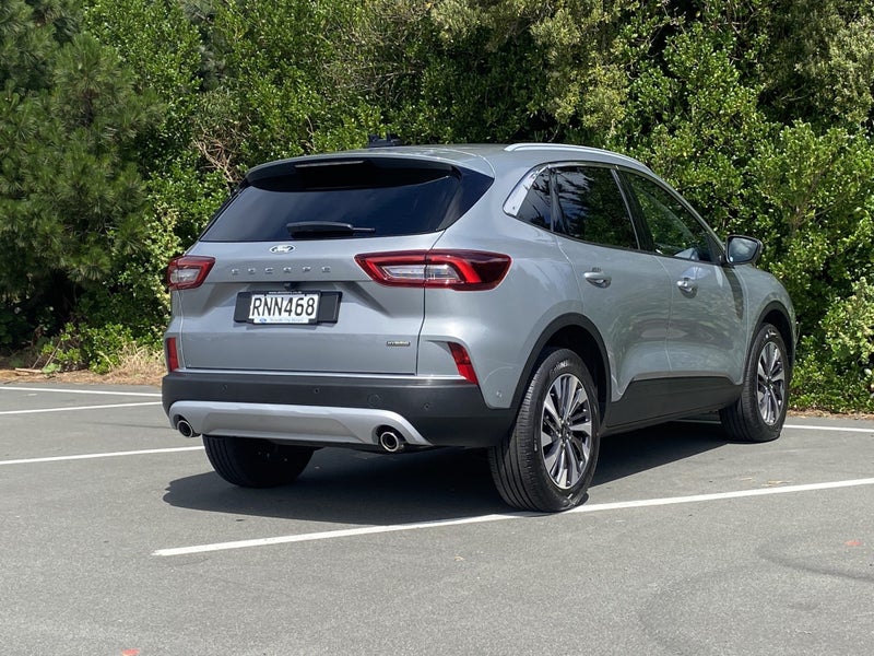 2025 Ford Escape Titanium FHEV image 5