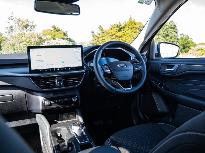 2025 Ford Escape Titanium FHEV 2.5P CVT FWD image 2