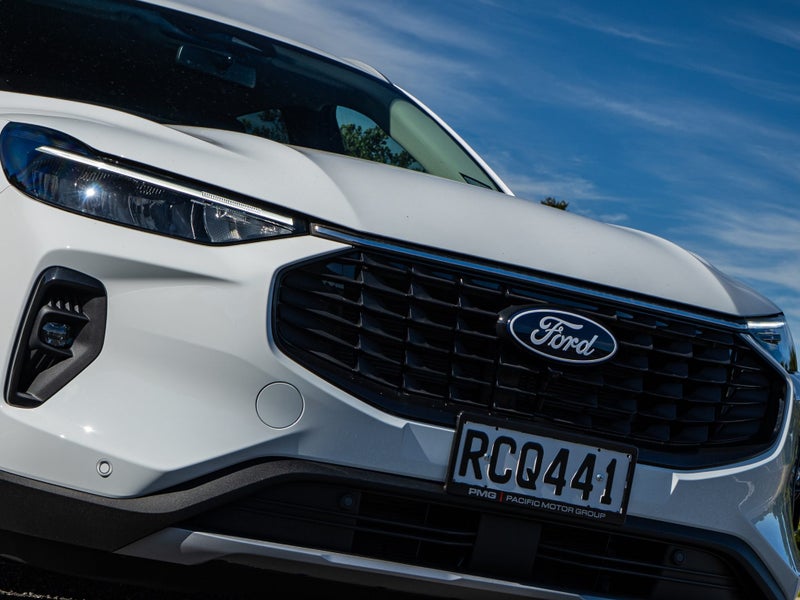 2025 Ford Escape Titanium FHEV 2.5P CVT FWD image 3