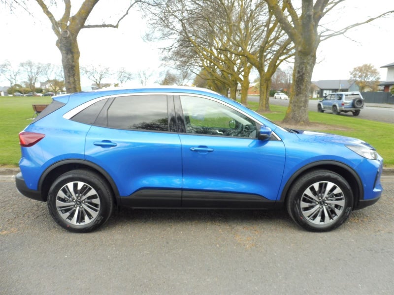 2025 Ford Escape TITANIUM FWD 5DR image 3