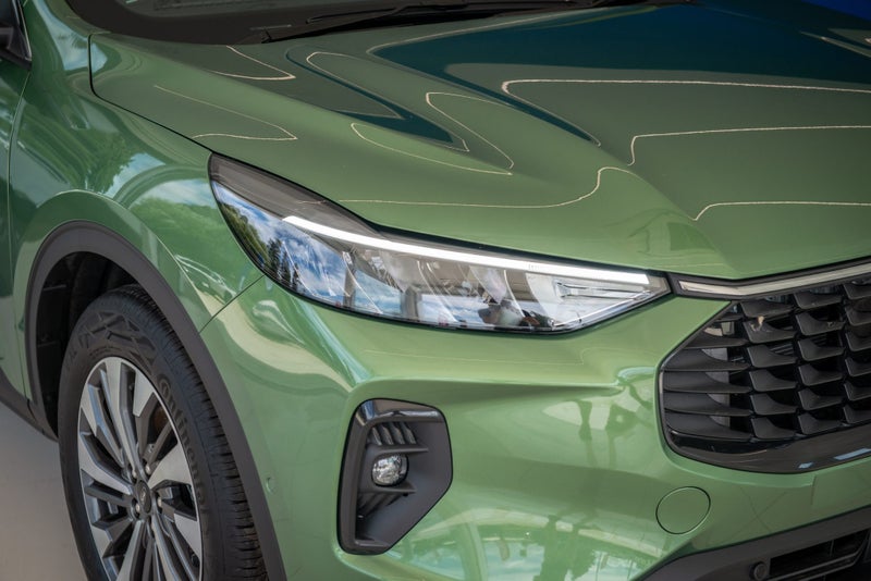 2025 Ford Escape Titanium Hybrid image 2