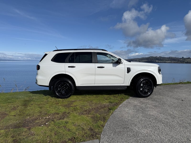 2025 Ford Everest Black Edition 2.0D image 3