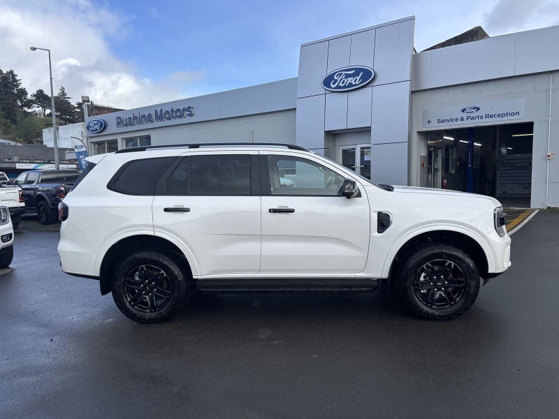 2025 Ford Everest Black Edition image 2