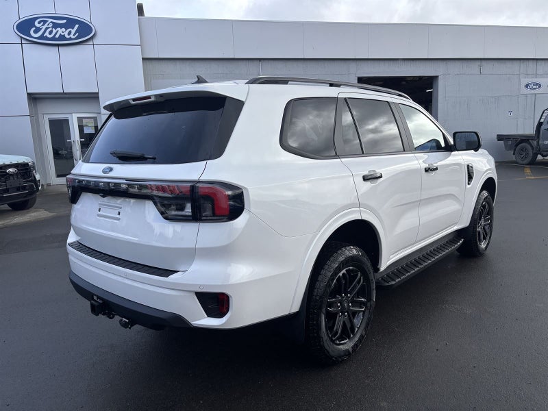 2025 Ford Everest Black Edition image 3