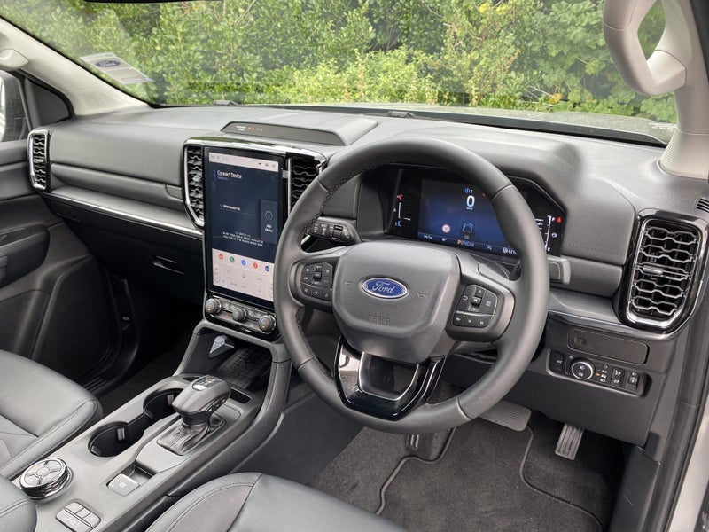 2025 Ford Everest Black Edition image 2