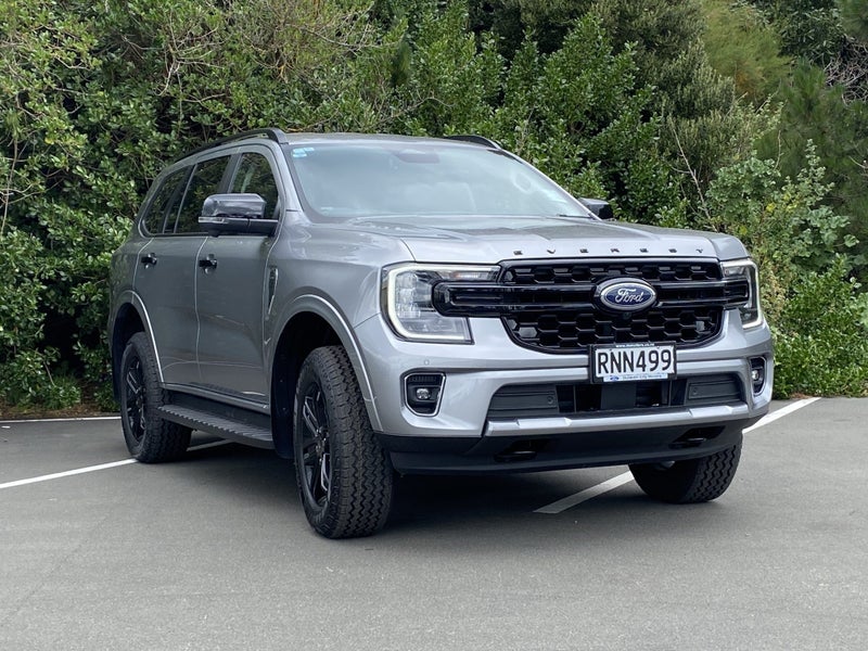 2025 Ford Everest Black Edition image 3