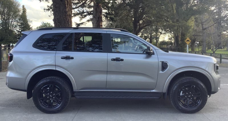 2025 Ford Everest Black Edition image 2