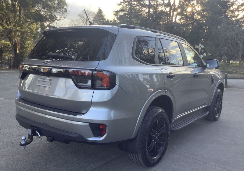 2025 Ford Everest Black Edition image 3