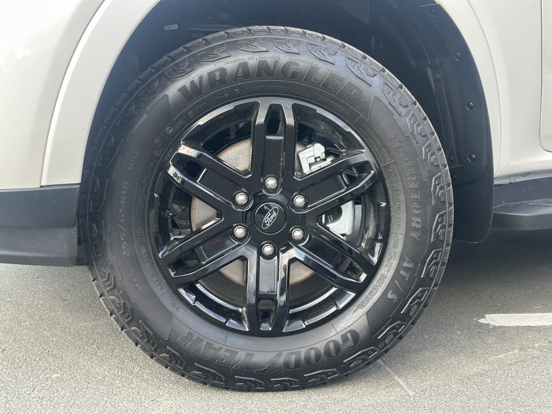 2025 Ford Everest Black Edition image 4