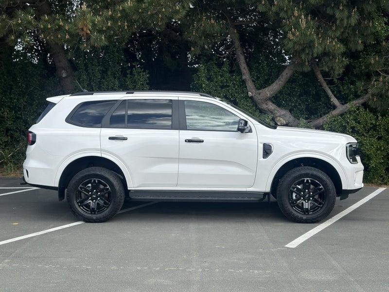 2025 Ford Everest Black Edition image 5