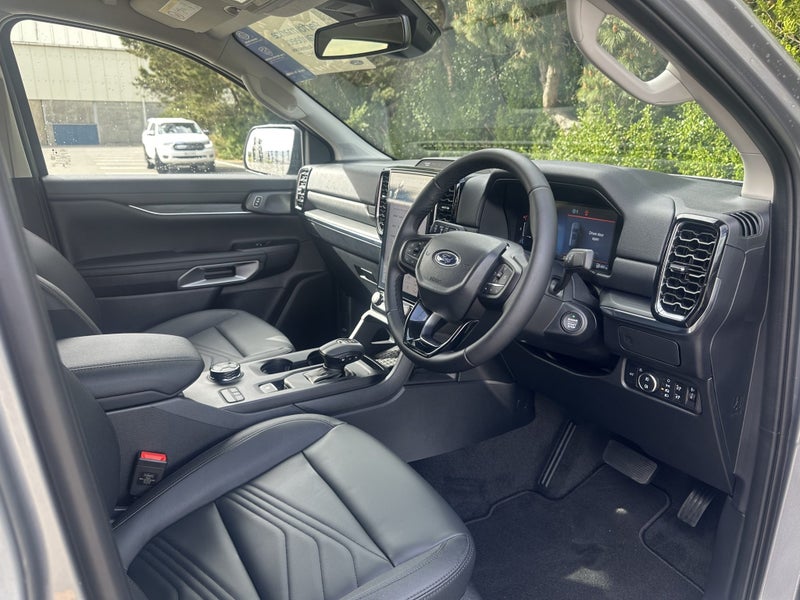 2025 Ford Everest Black Edition image 2