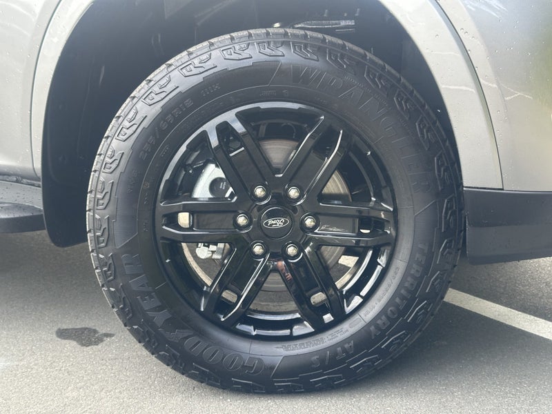 2025 Ford Everest Black Edition image 5