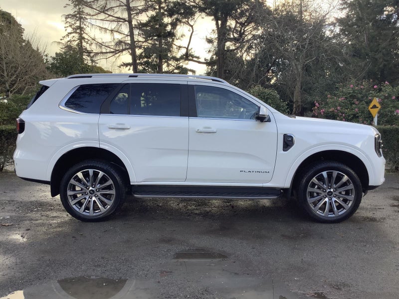 2025 Ford Everest PLATINUM image 2