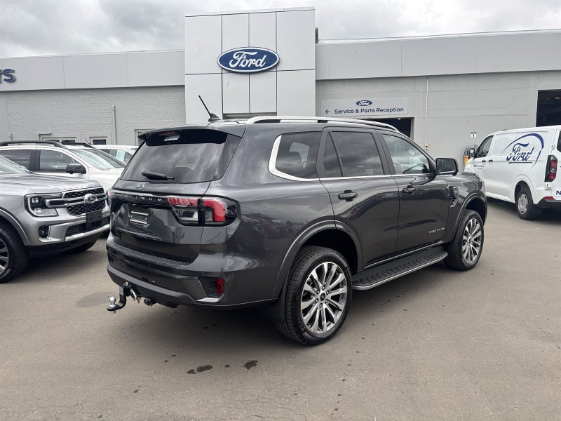 2025 Ford Everest PLATINUM image 3