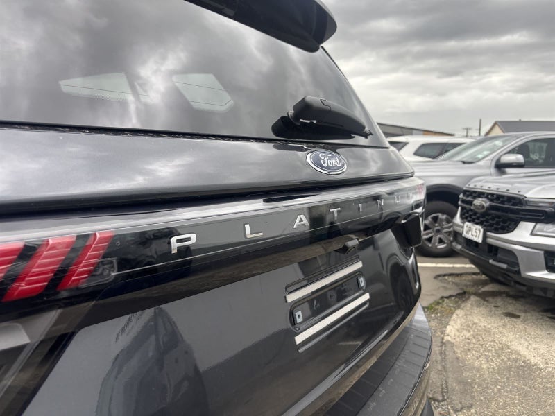 2025 Ford Everest PLATINUM image 4