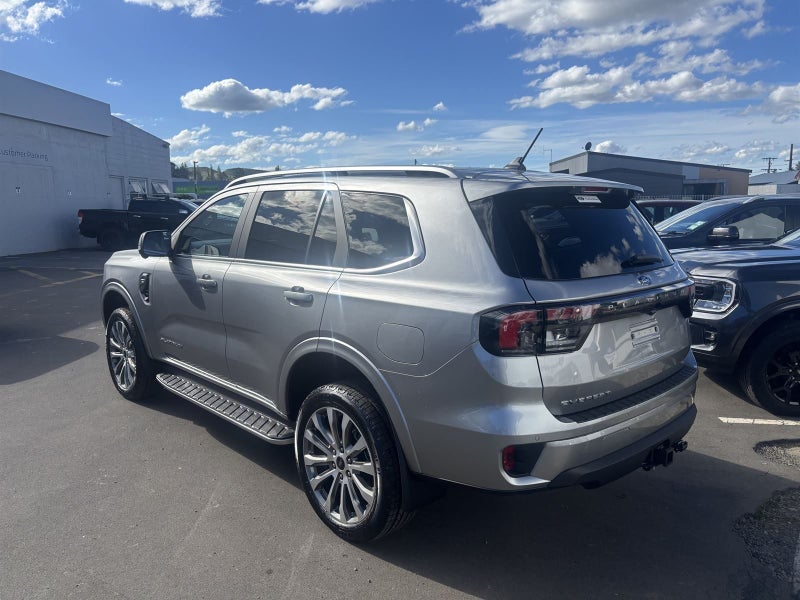 2025 Ford Everest PLATINUM image 3