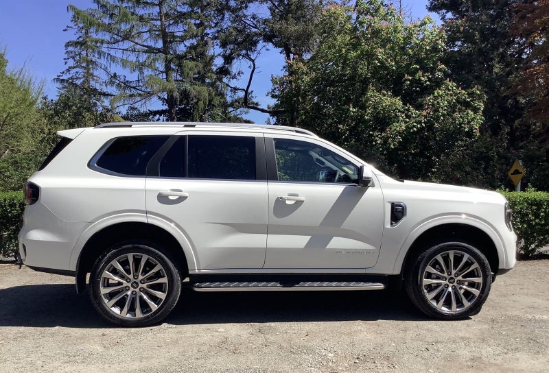 2025 Ford Everest PLATINUM image 2