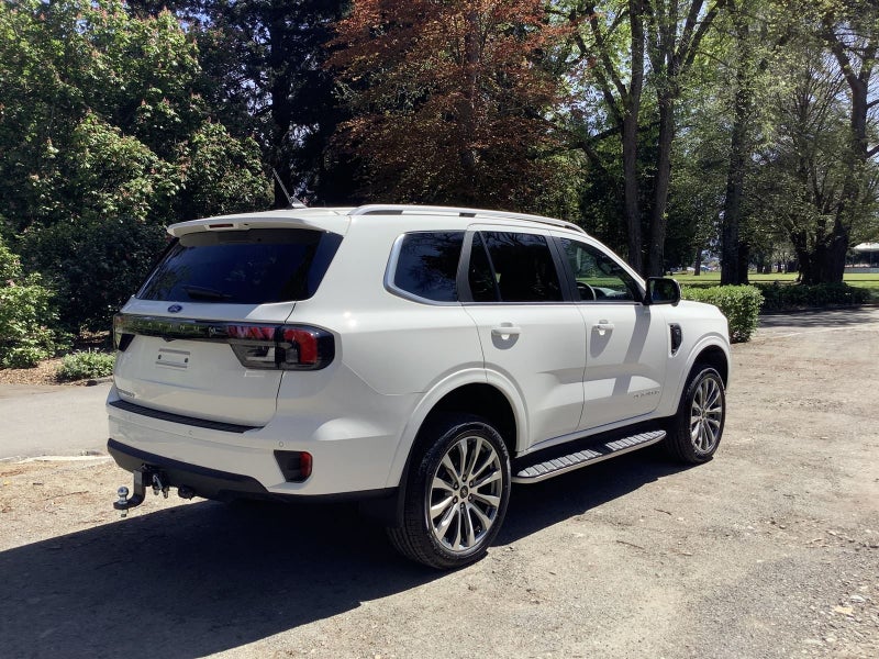 2025 Ford Everest PLATINUM image 3