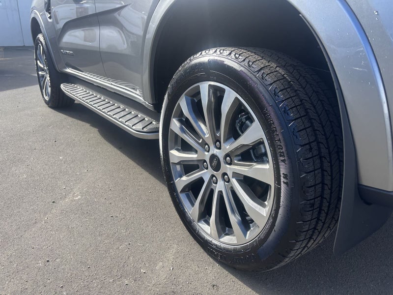 2025 Ford Everest PLATINUM image 4