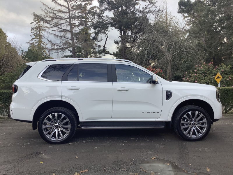 2025 Ford Everest PLATINUM image 2
