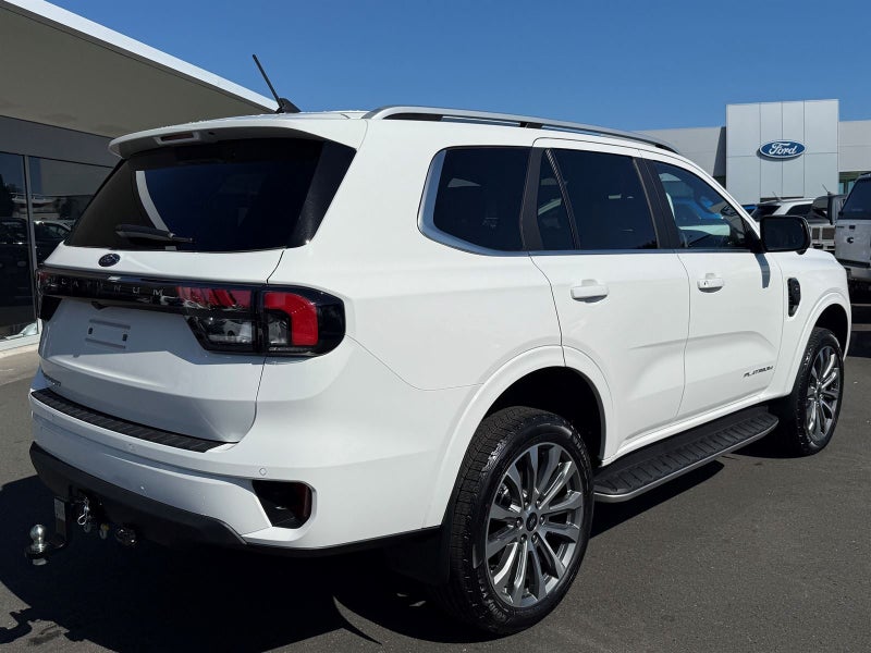 2025 Ford Everest PLATINUM image 3