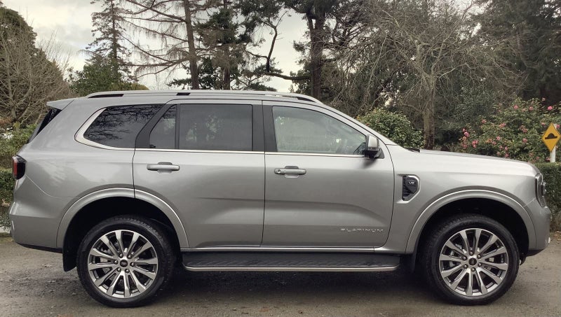 2025 Ford Everest PLATINUM image 2