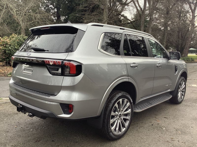 2025 Ford Everest PLATINUM image 3