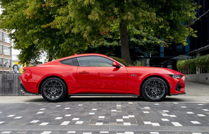 2025 Ford Mustang 5.0L V8 Fastback image 3