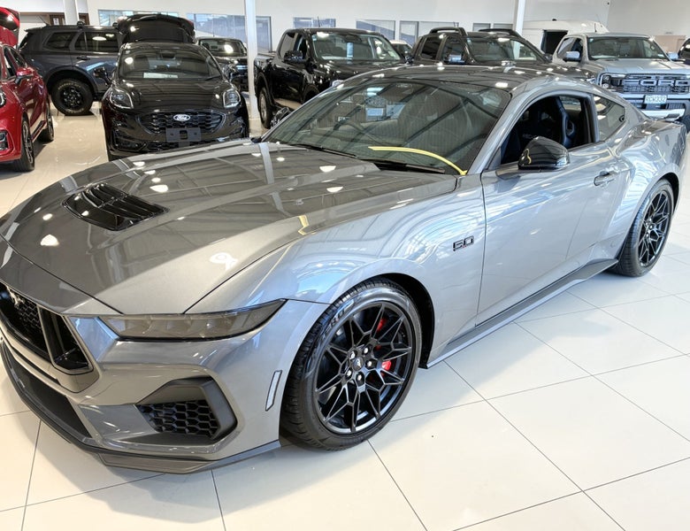 2025 Ford Mustang GT Black Edition 5.0 V8 image 5