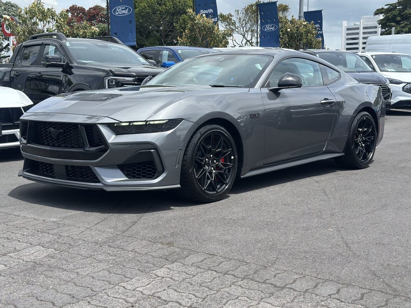 2025 Ford Mustang GT Fastback 5.0L Black Edition image 3