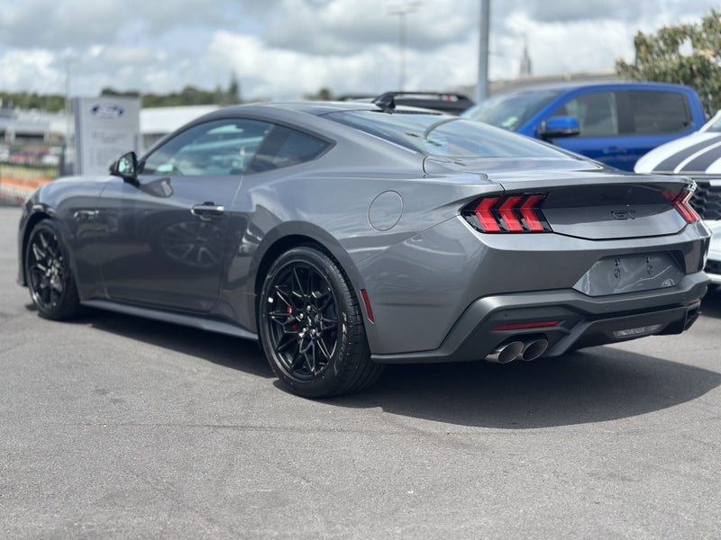 2025 Ford Mustang GT Fastback 5.0L Black Edition image 4