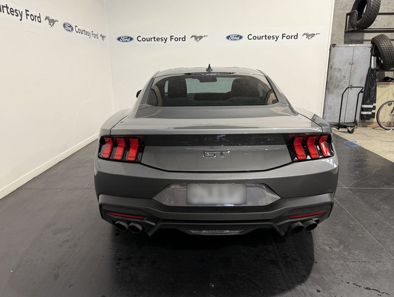 2025 Ford Mustang GT V8 Fastback image 2