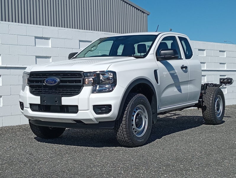 2025 Ford Ranger 4WD XL SUPER CAB CHASSIS 2.0L image 2