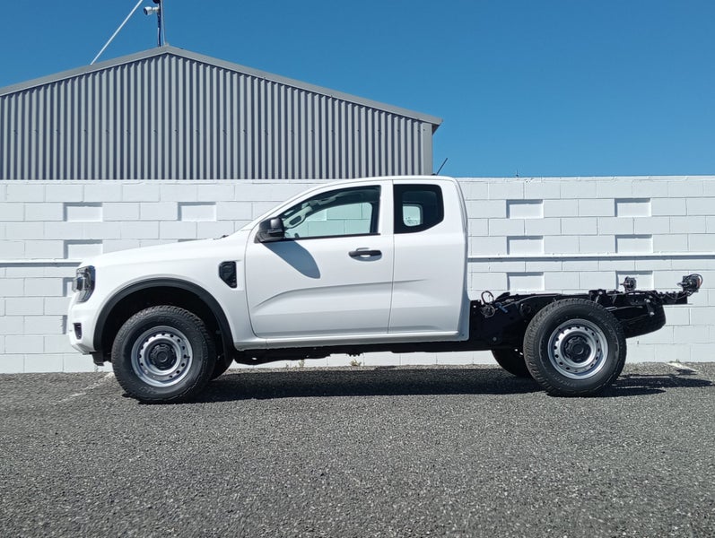 2025 Ford Ranger 4WD XL SUPER CAB CHASSIS 2.0L image 3