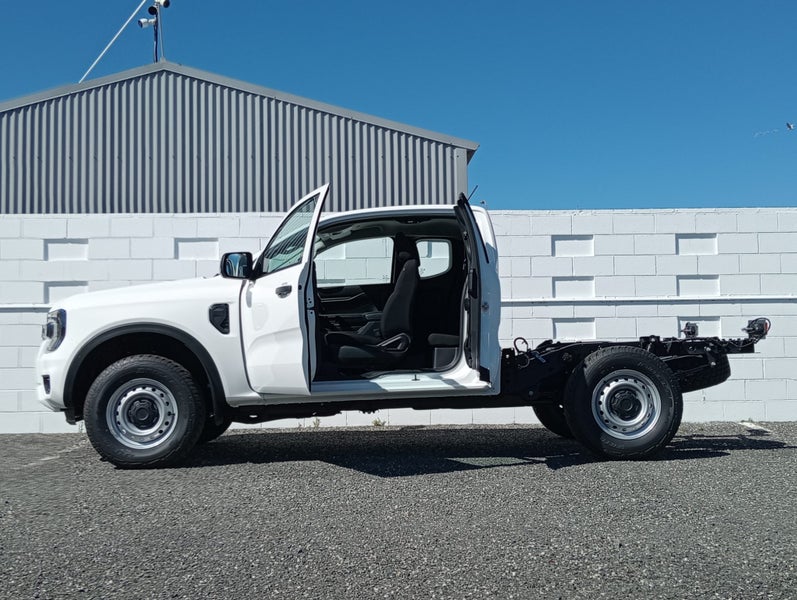 2025 Ford Ranger 4WD XL SUPER CAB CHASSIS 2.0L image 4