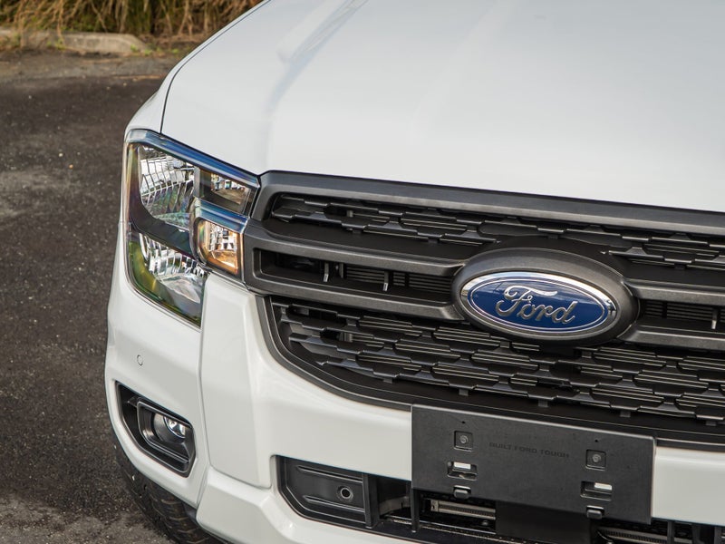 2025 Ford Ranger 4x4 XLT HYBRID image 3