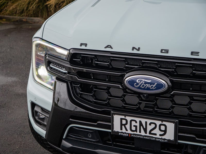 2025 Ford Ranger Stormtrak HYBRID image 3